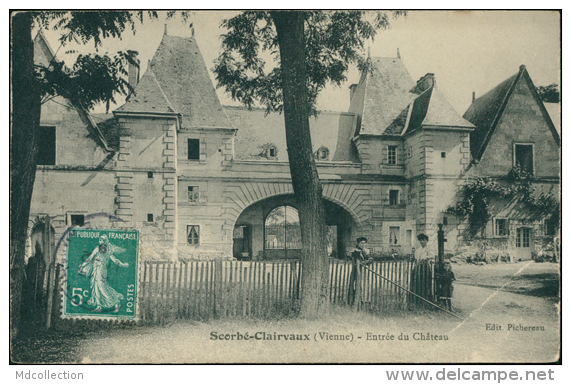 86 SCORBE CLAIRVAUX / L'Entrée Du Château / - Scorbe Clairvaux