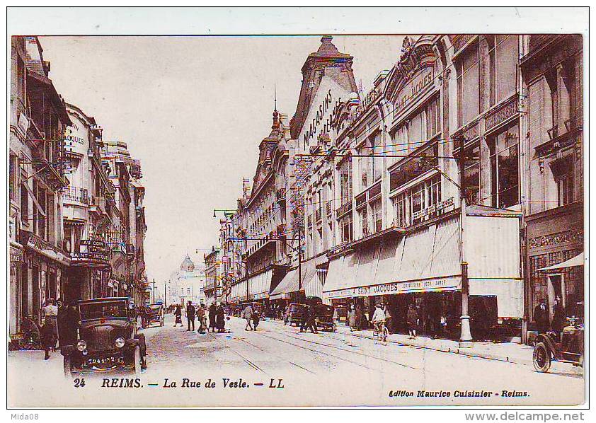 51. REIMS . LA  RUE DE VESLE. ANIMATION. COMMERCES. VOITURES ANCIENNES. Editions MAURICE CUISINIER  24 - Reims