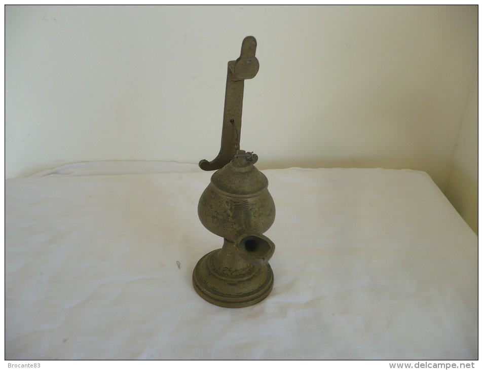 LLAMPE A HUILE ANCIENNE HAUTEUR 19 CM - Bronzes