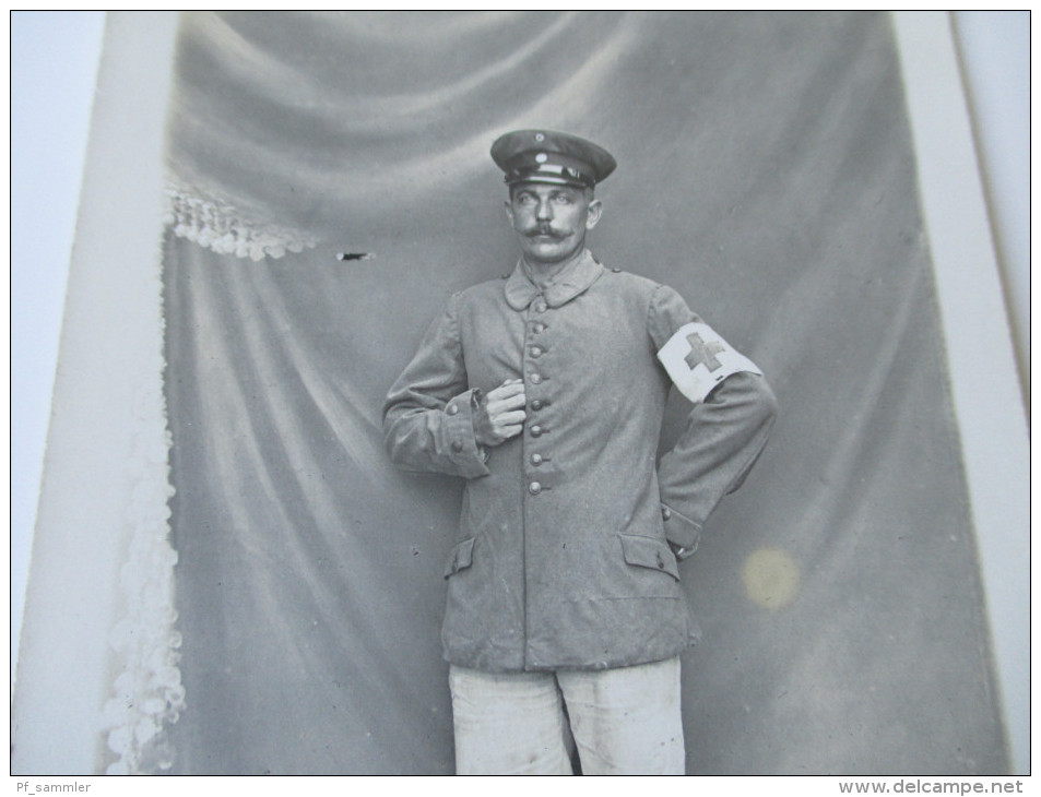 AK / Fotokarte 1. Weltkrieg Soldat In Uniform / Sanitäter / Rotes Kreuz. Photo R. Daury Eauze Riscle-Nogaro - Personajes