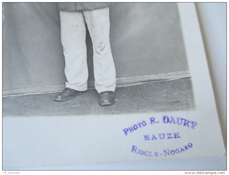 AK / Fotokarte 1. Weltkrieg Soldat In Uniform / Sanitäter / Rotes Kreuz. Photo R. Daury Eauze Riscle-Nogaro - Personajes