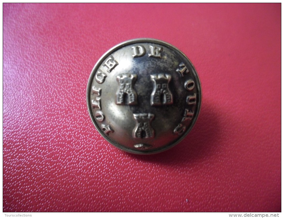 ANCIEN BOUTON BOMBE D'uniforme De POLICE De TOURS (37) Diamètre 21 Mm Bonne Attache - Botones