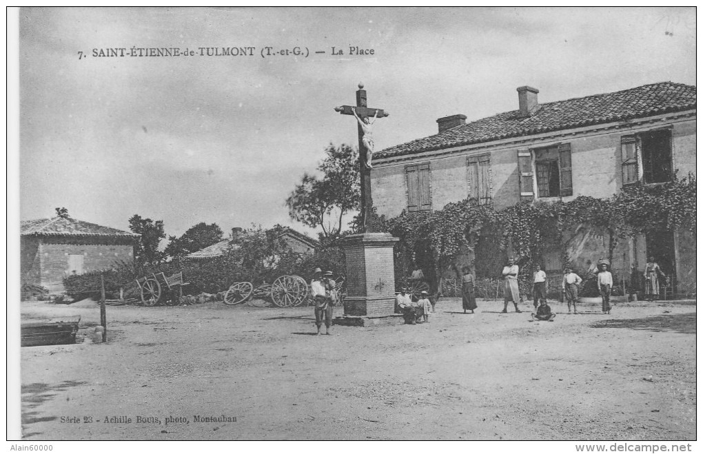 82 - SAINT-ETIENNE-de-TULMONT (T-et-G.) - La Place.- Animée. - Saint Etienne De Tulmont