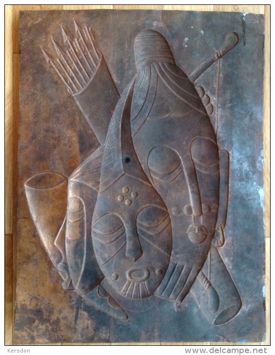 Plaque De Cuivre Vernis Représentant 3 Masques En Relief Format 40x53,5 - Rare - Arte Africana