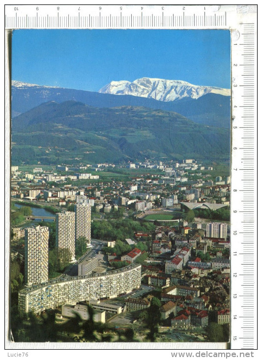 STADE  SPORTIF  -  GRENOBLE  -  Avenue Maréchal Leclerc Et  Les   STADES   -  Immeubles - Autres & Non Classés