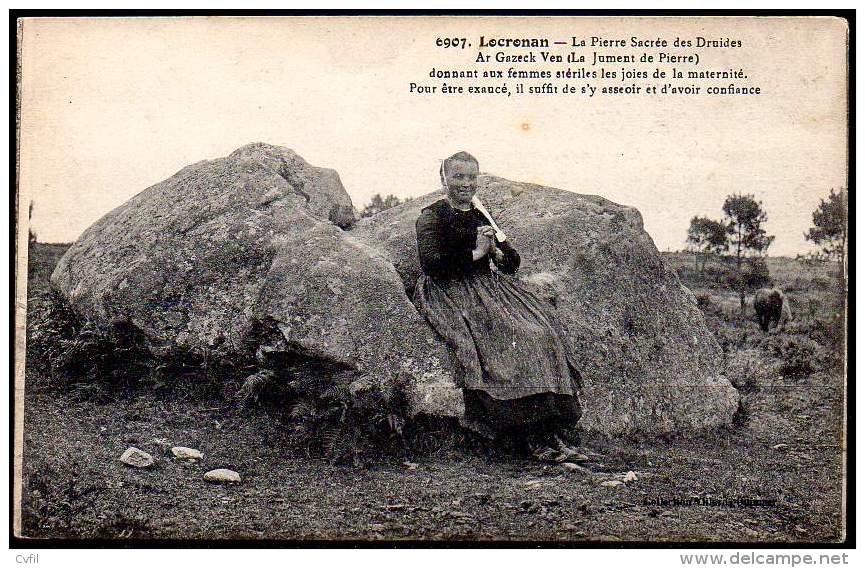 LOCRONAN - La Pierre Sacrée Des Druides. CARTE POSTALE / POSTAL CARD - Santé