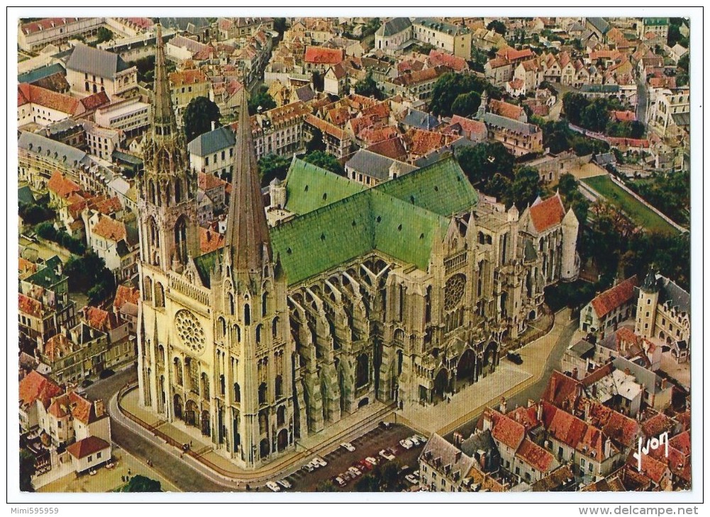 10/2809 - CHARTRES (28)  -  Vue Aérienne De La Cathédrale Et De La Ville - Non écrite Dos Propre - Scan Recto-verso - Chartres