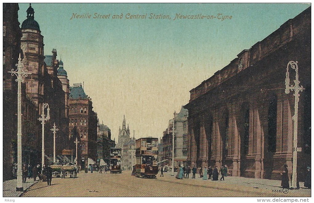 Neville Street And Central Station  With Trams  Old Card.   S-1180 - Newcastle-upon-Tyne