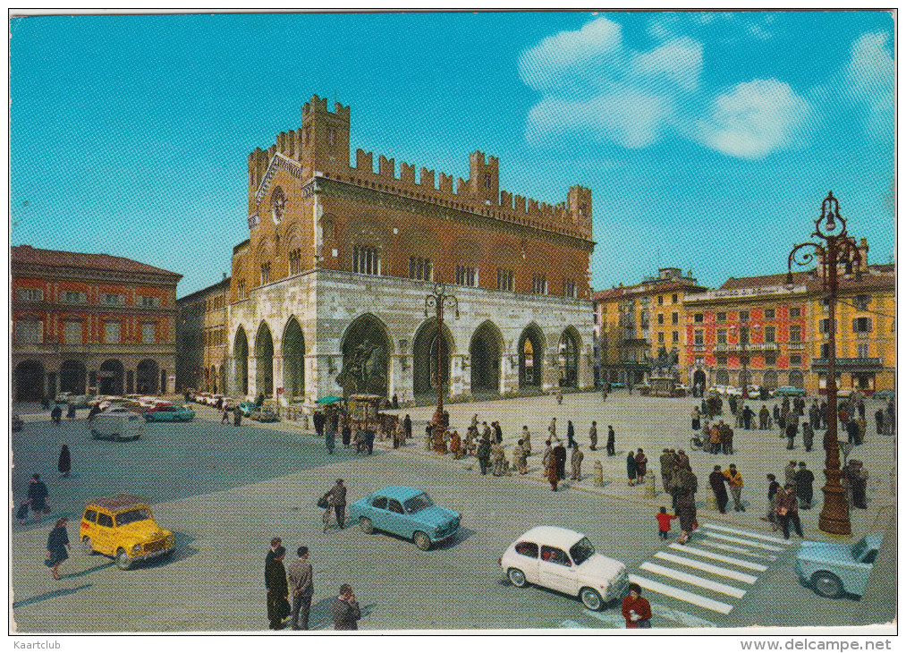 Piacenza: ALFA ROMEO GIULIA Ti, FIAT 500C BELVEDERE & 600, VW T-BUS, SIMCA 1000 -  Piazza Cavali - Italia - PKW