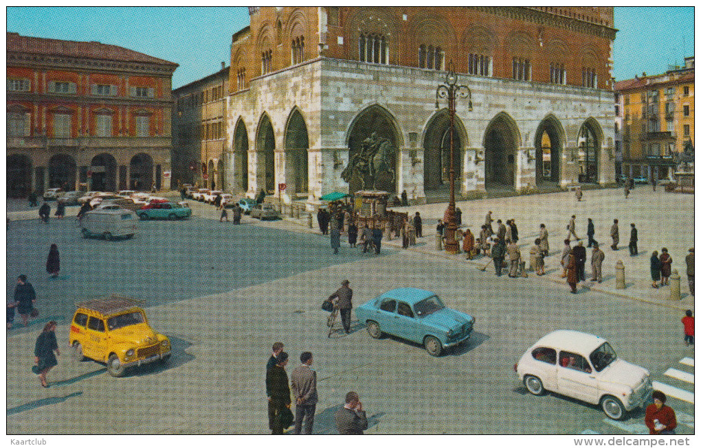 Piacenza: ALFA ROMEO GIULIA Ti, FIAT 500C BELVEDERE & 600, VW T-BUS, SIMCA 1000 -  Piazza Cavali - Italia - PKW