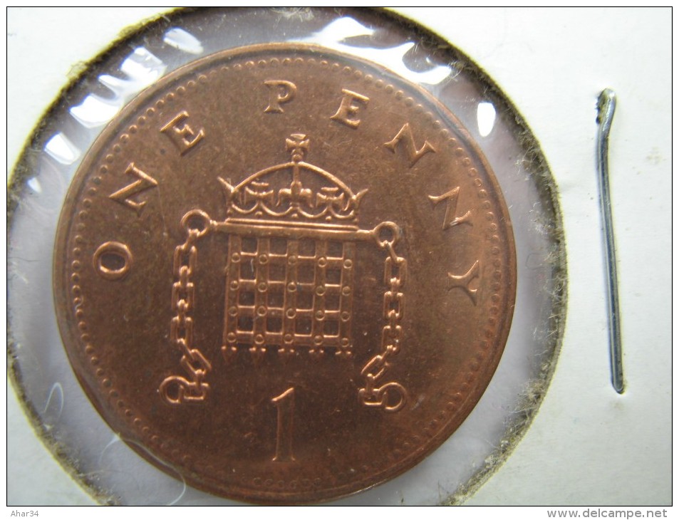 UK GREAT BRITAIN ENGLAND 1 PENNY 2000 HIGH GRADE CHOICE UNC   LOT 13 NUM  30 - 1 Penny & 1 New Penny