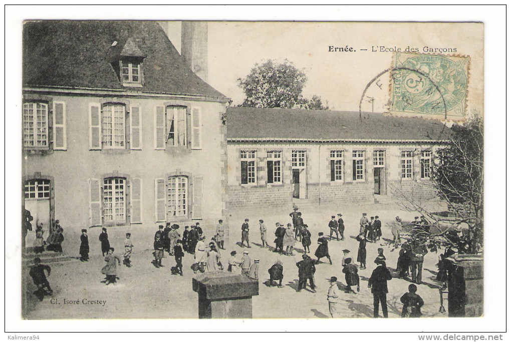 MAYENNE  /  ERNEE  /  L' ECOLE  DES  GARCONS   ( Cour De Récréation Et Enfants ) /  Edit.  Isoré  CRESTEY - Ernee