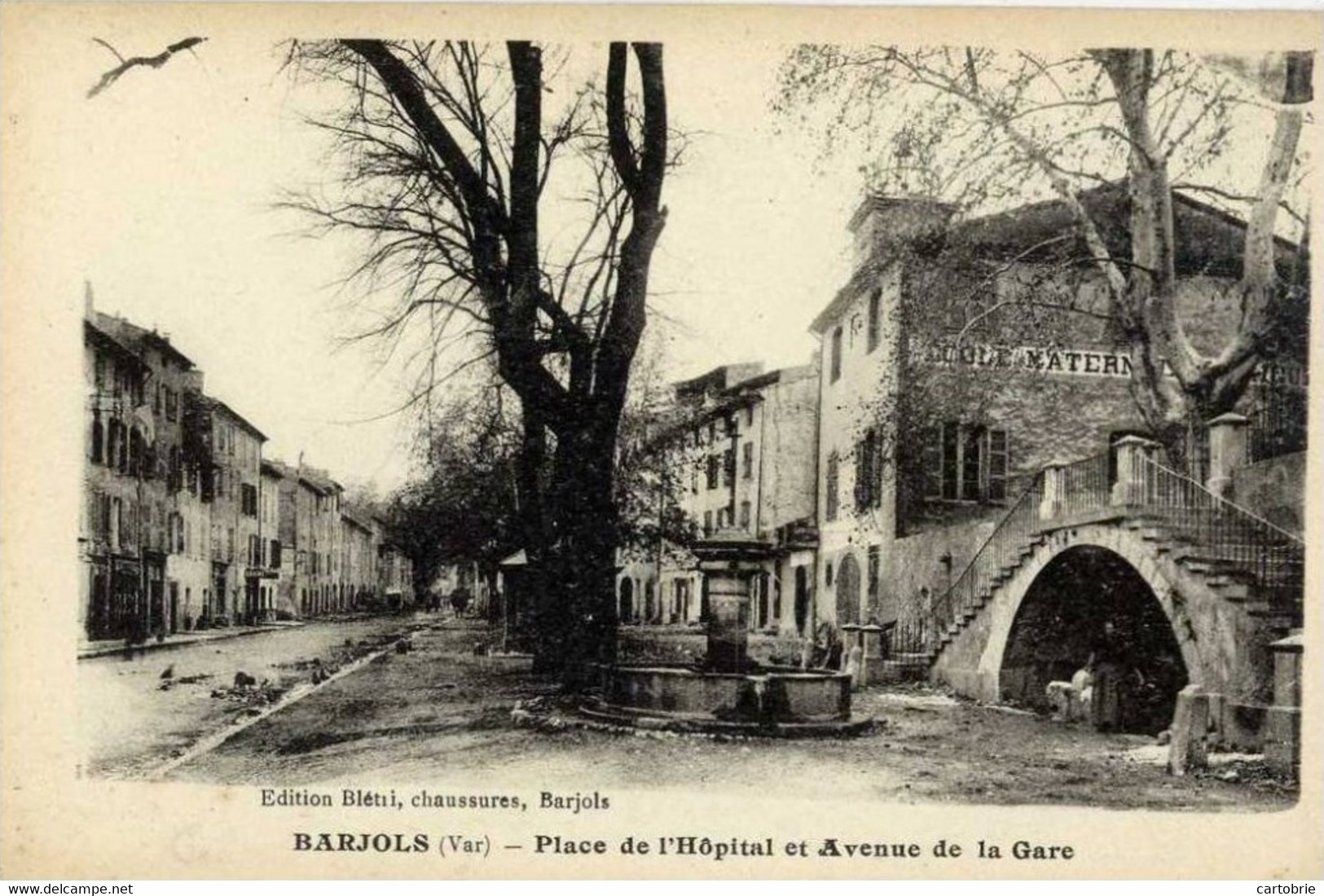 Dépt 83 - BARJOLS - Place De L'Hôpital Et Avenue De La Gare - Barjols