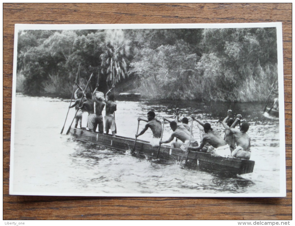 A Native Canoe On The ZAMBEZI River Above The Victoria Falls -  Anno 19?? ( Zie Foto Voor Details ) !! - Non Classés