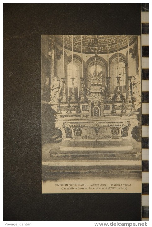 CP, 05, Embrun Cathedrale Maitre Autel Marbres Variés Chandeliers Bronze Doré Et Ciselé XVIIIe Siecle - Embrun