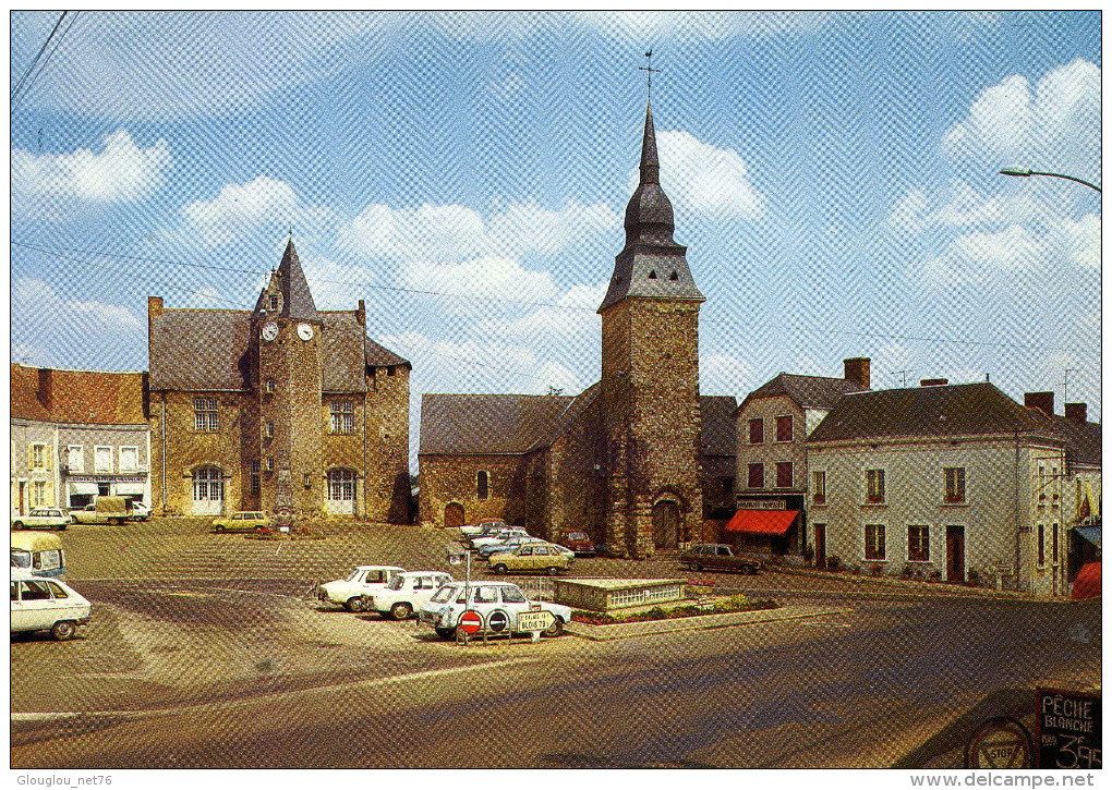 72-BOULOIRE...LA PLACE AVEC L'EGLISE ET LE CHATEAU AVEC VOITURES......CPM - Bouloire