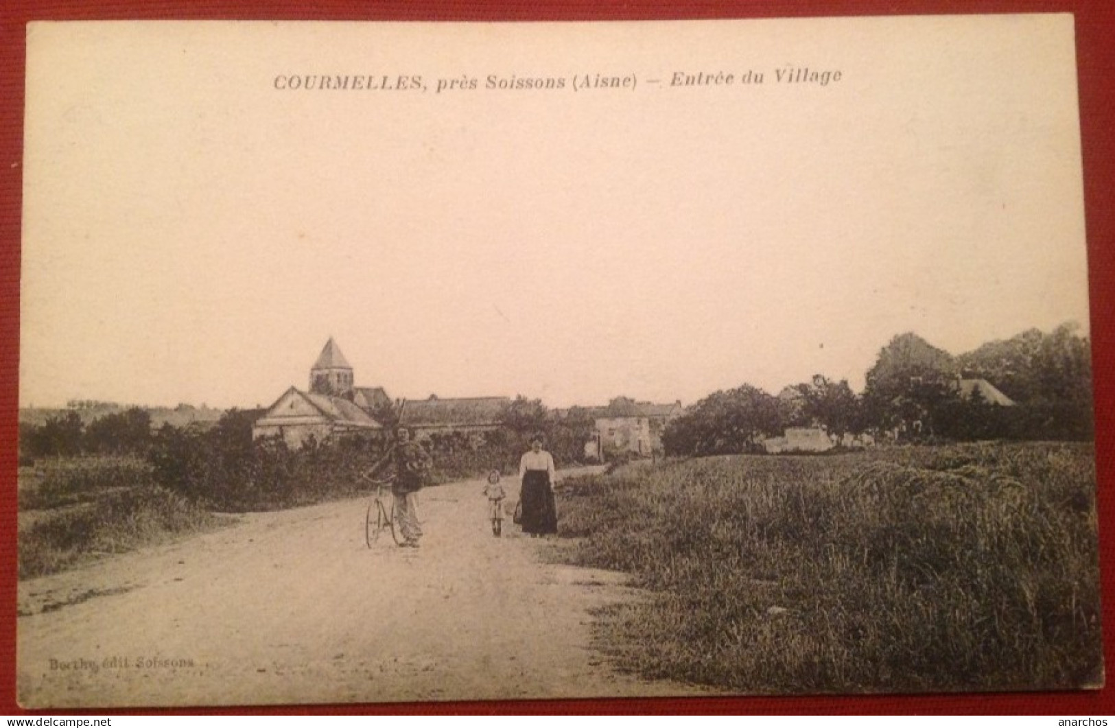 02 Aisne COURMELLES Près SOISSONS Entrée Du Village - Autres & Non Classés