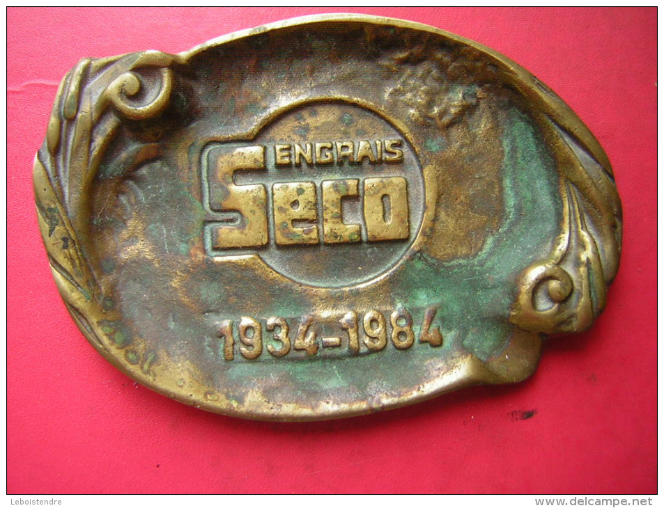 CENDRIER EN BRONZE  260 GRAMMES  PUB / PUBLICITAIRE  ENGRAIS SECO  1934 - 1984 - Metallo