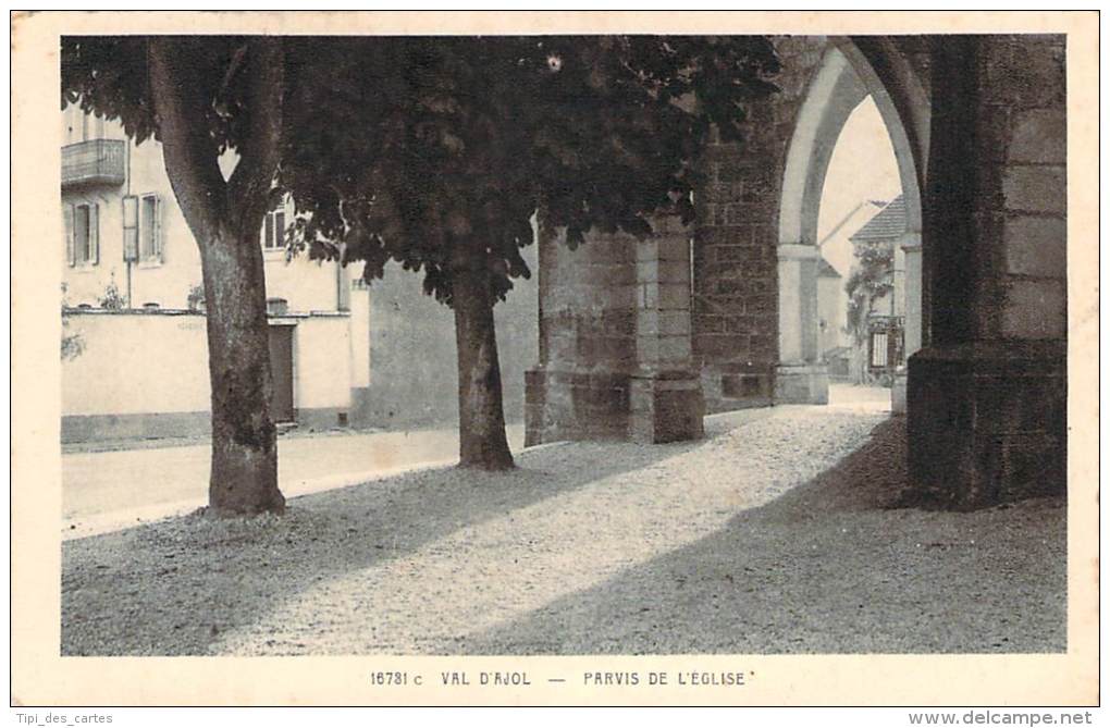 88 - Val-d'Ajol - Parvis De L'Eglise - Autres & Non Classés