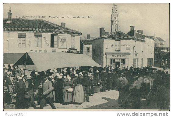 85 LA MOTHE ACHARD / Un Jour De Marché / - La Mothe Achard