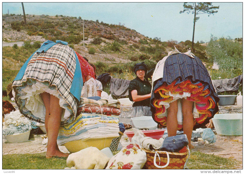 1980 CIRCA NAZARE LAVADEIRAS A ACAMAR A ROUPA - Autres & Non Classés