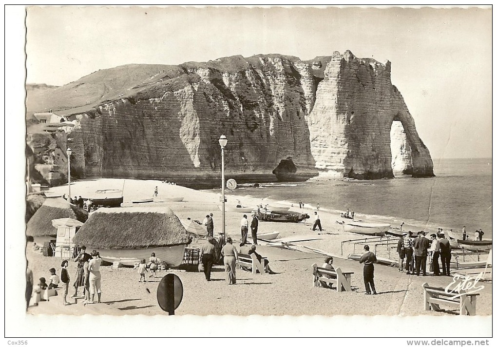 CPSM 76 ETRETAT La Promenade Du Front De Mer , Animée - Etretat