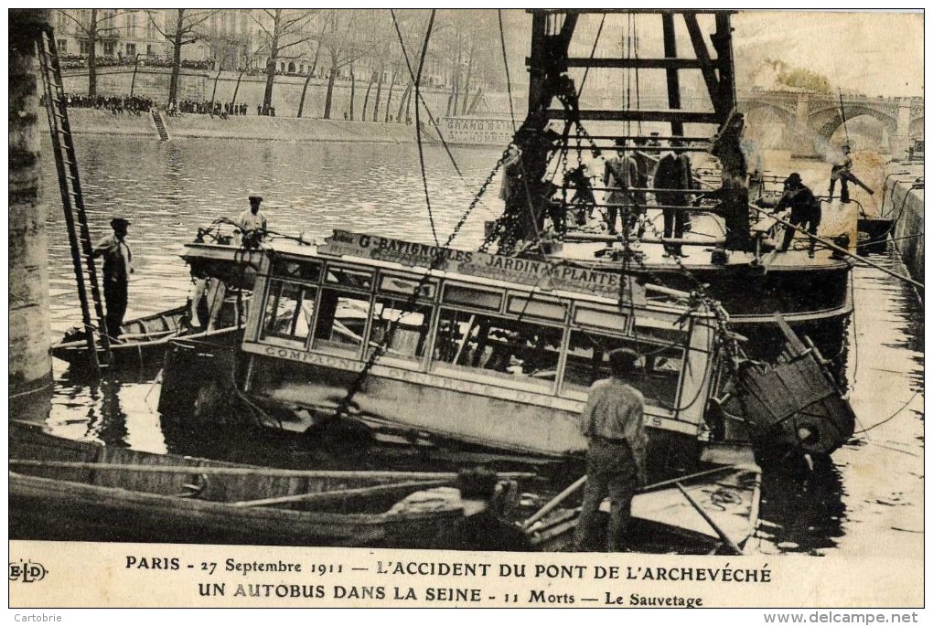 75-Un Autobus Dans La Seine Pont De L´Archévéché-Le Sauvetage--ELD - Nahverkehr, Oberirdisch