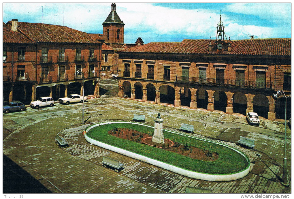 BENAVENTE (Zamora) - Plaza De , Place De, Square, Espana - Non Circulée, 2 Scans - Zamora