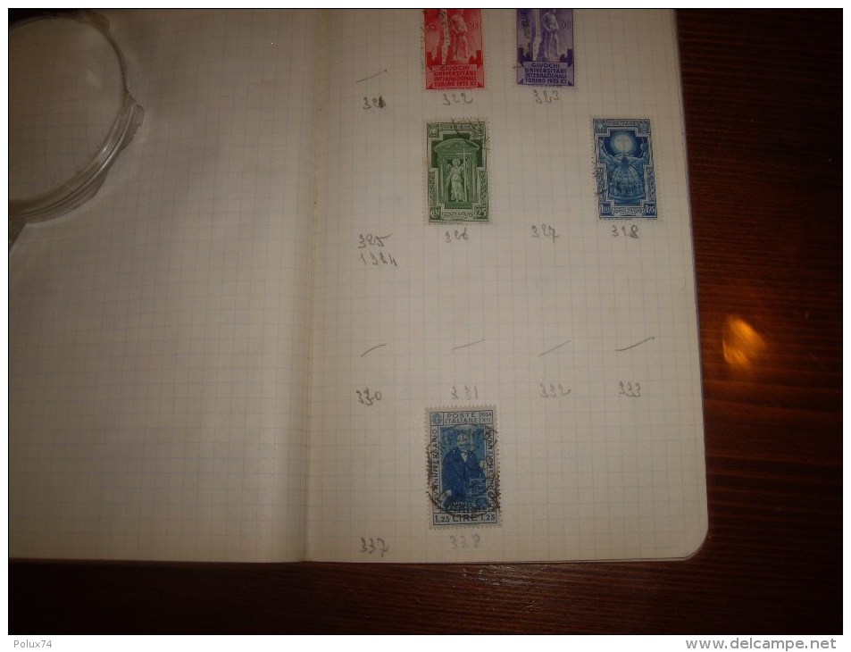 ITALIA  dans un cahier 300 timbres   + ou -