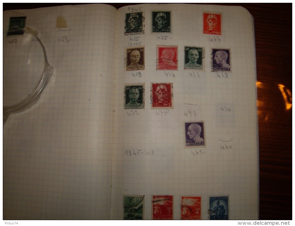 ITALIA  dans un cahier 300 timbres   + ou -