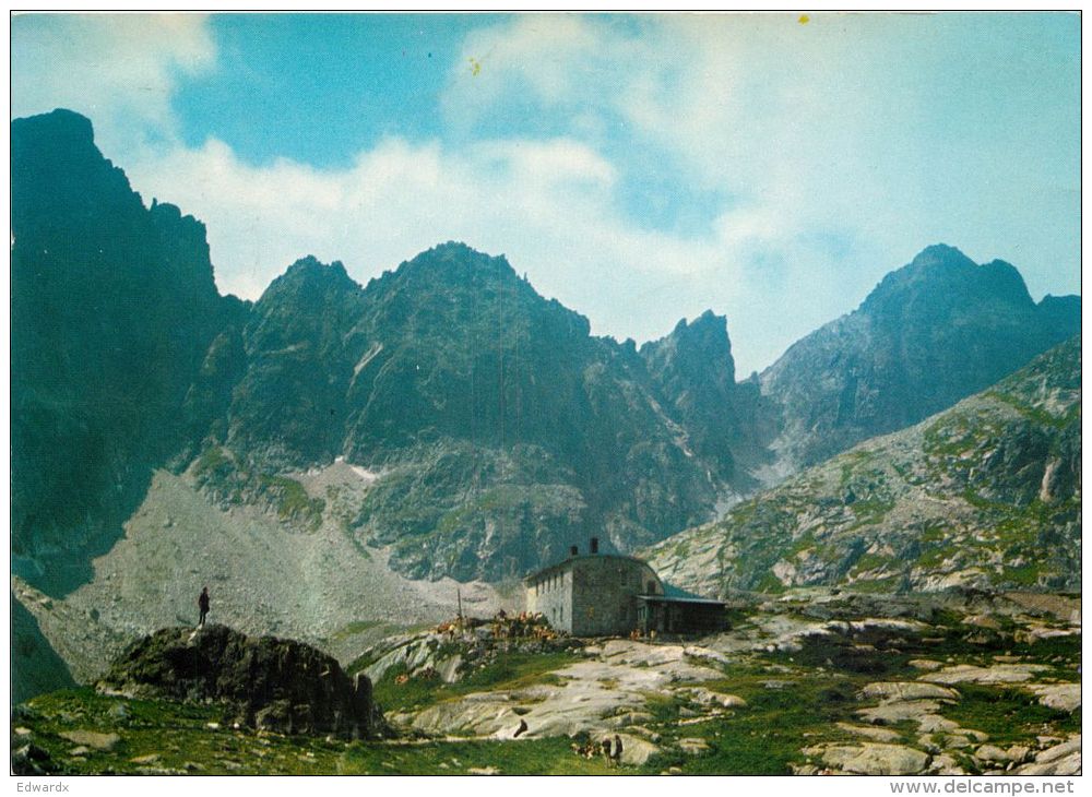 Mountain Hiking Hut, Vysoke Tatry, Slovakia Postcard Used Posted To UK 1970s Stamp - Slovakia