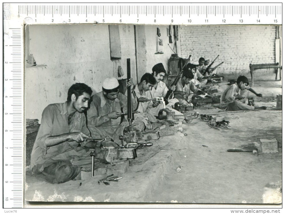 AFGHANISTAN -  SHABAN   /  SIPA   -  Août  1979  - Manufacture D Armes à Feu à  DARAT  -  Tirage Unique  500 Ex.  N° 133 - Afganistán