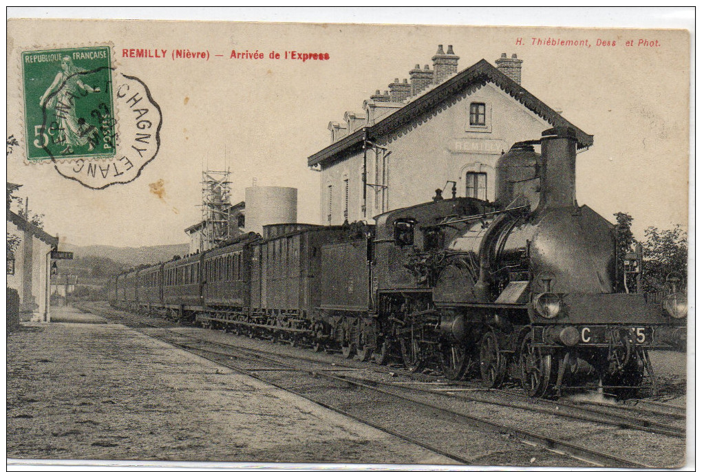 REMILLY  - Arrivée De L'express En Gare En Gros Plan  Tb    _______6990 - Other & Unclassified