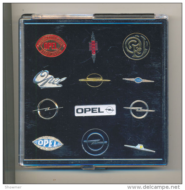 OPEL Opel Pin Badge Collection 12 Pieces In A Plastic Box Jubilee Edition Limited And Rare! - Voitures