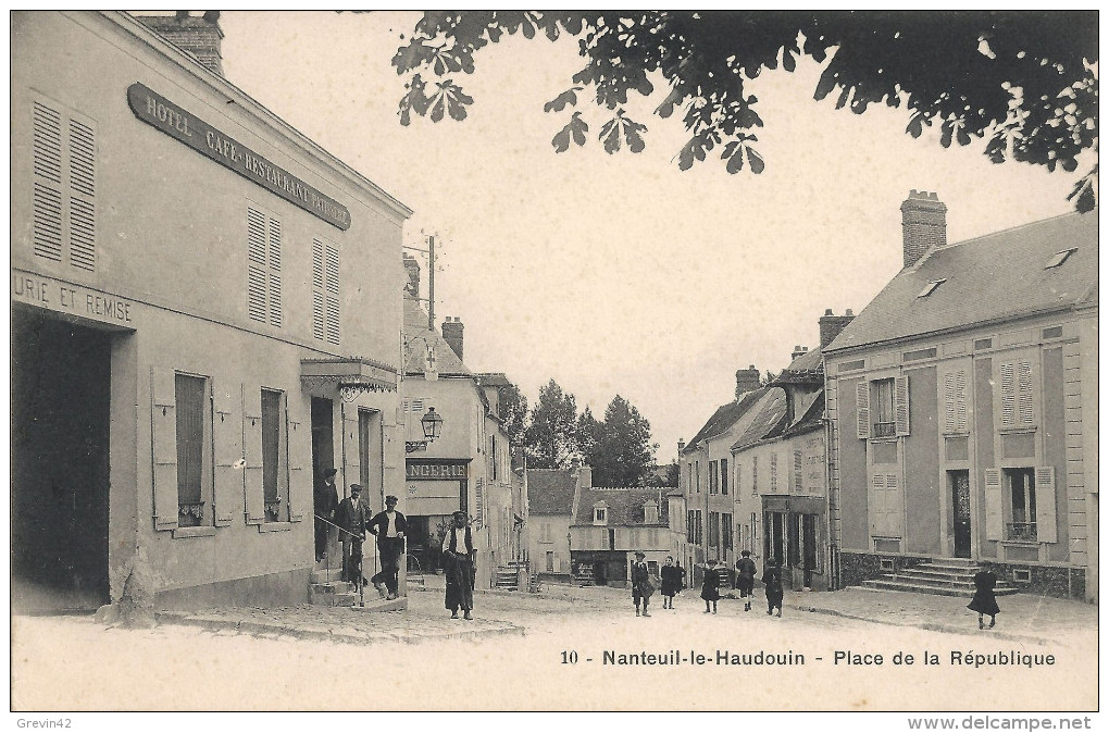 60 - NANTEUIL LE HAUDOUIN - Place De La République - Nanteuil-le-Haudouin