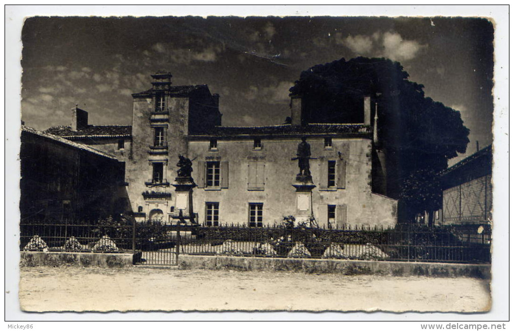 St HILAIRE DES LOGES--La Mairie ,cpsm 14 X 9  N° 2  éd Marco----carte Pas Très Courante - Saint Hilaire Des Loges