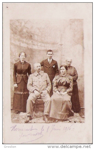HOMECOURT (MEURTHE ET MOSELLE) CARTE PHOTO D'UNE FAMILLE 1916 - Homecourt