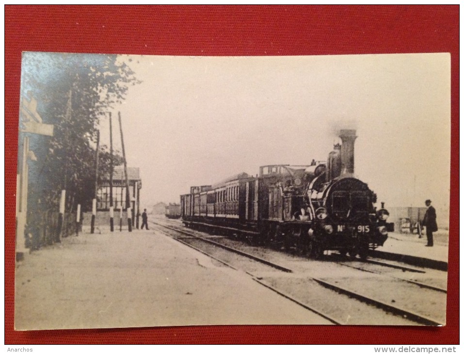 03 Allier  DOMPIERRE SUR BESBRE Locomotive 915 Photo Prise En 1958 Par Le Journaliste De La Vie Du Rail - Altri & Non Classificati