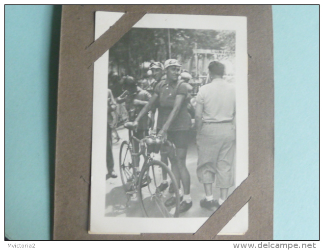 BEZIERS 1953 - TOUR DE FRANCE , Jean MALLEJAC, Maillot Jaune ,ROBIC Et Autres ....13 PHOTOS - Cyclisme