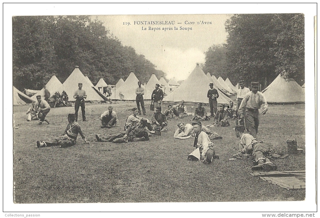 Cp, Militaria, Fontainebleau - Camp D'Avon - Le Repos Après La Soupe - Kazerne