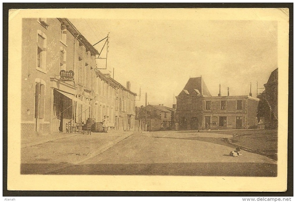 SAINT PIERRE Du CHEMIN Rare Place De L´Hôtel De Ville (Dupont) Vendée (85) - Autres & Non Classés