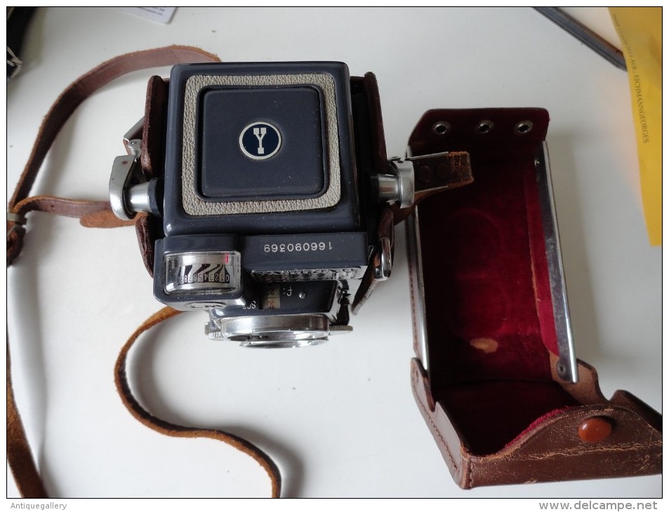 VINTAGE : YASHICA 44 (DANS SON ETUI D´ORIGINE) - Appareils Photo