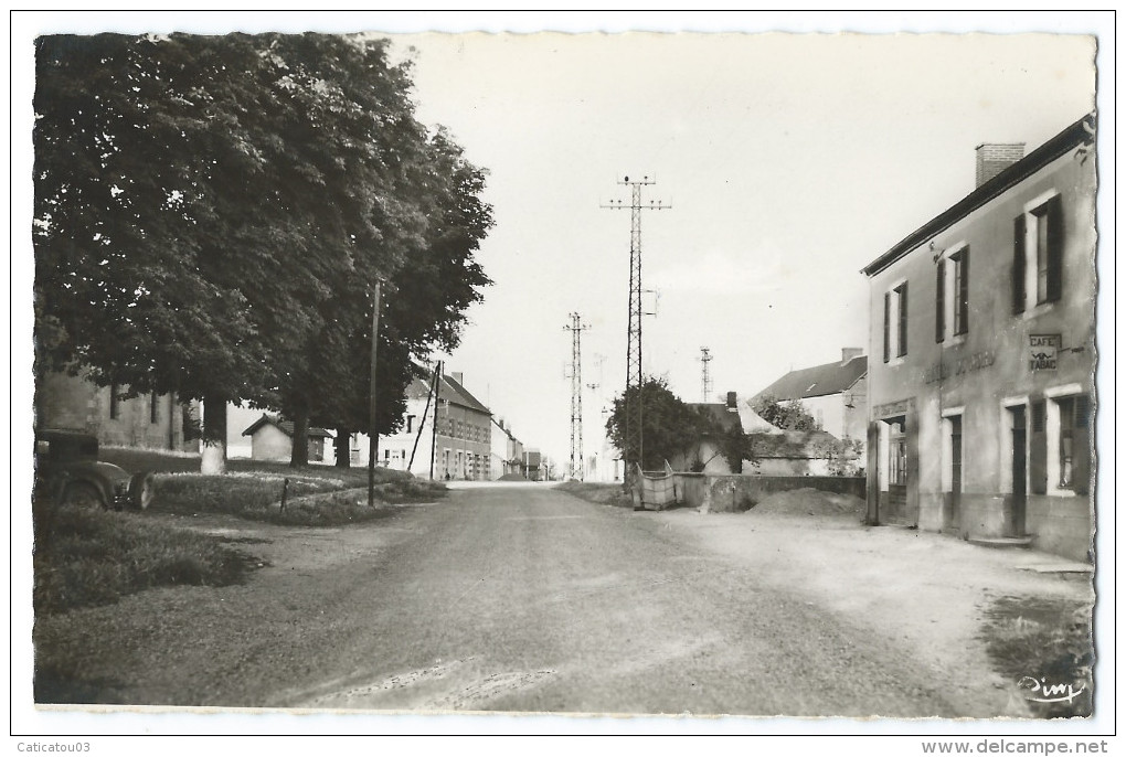 BOUCE (Allier) - Route De Varenne - Le Donjon - CPSM - Combier Mâcon - Autres & Non Classés