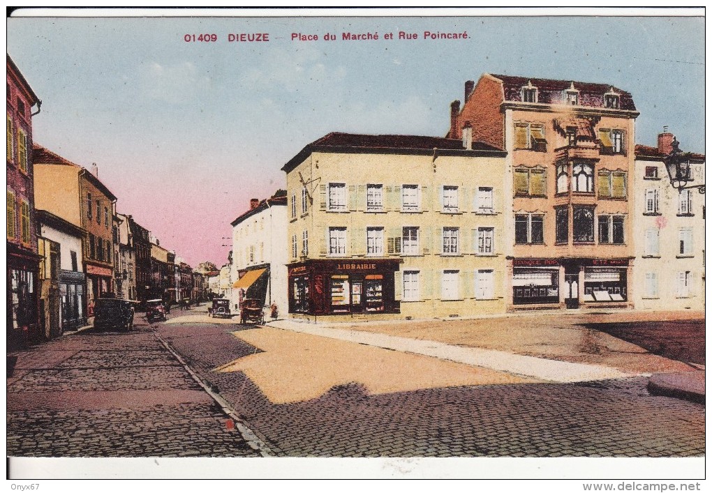 DIEUZE-DUSS (Moselle) Place Du Marché Et Rue Poincaré - Librairie Et Banque Populaire De Metz  - VOIR 2 SCANS - - Dieuze