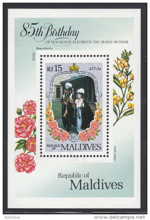 Maldives MNH Scott #1101 Souvenir Sheet 15r Queen Mother With Prince Charles - 85th Birthday - Maldives (1965-...)