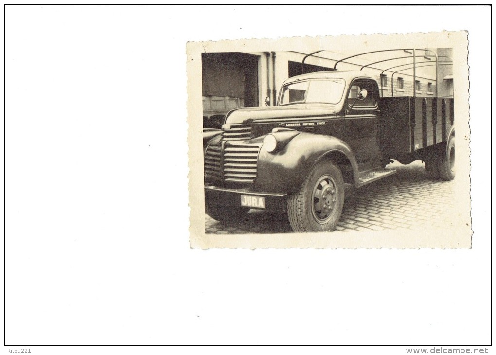 Petite Photographie - CAMION Débaché - General Motors Truck - Plaque Mineralogique "JURA" - Trucks, Vans &  Lorries