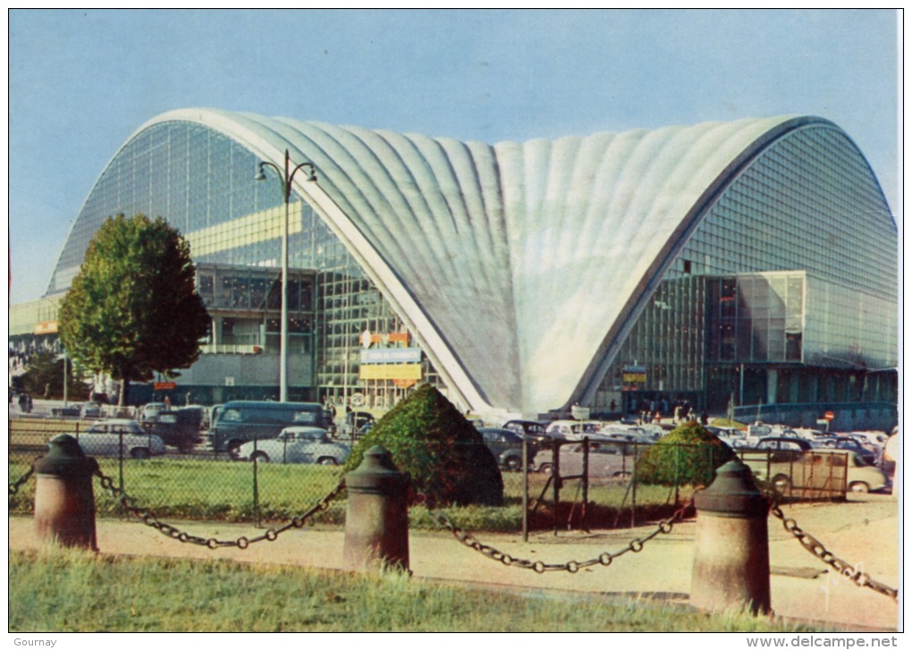 Puteaux : Palais Centre National Industries Techniques (rond Point La Défense) N°168 Yvon - Vieilles Voitures - La Defense