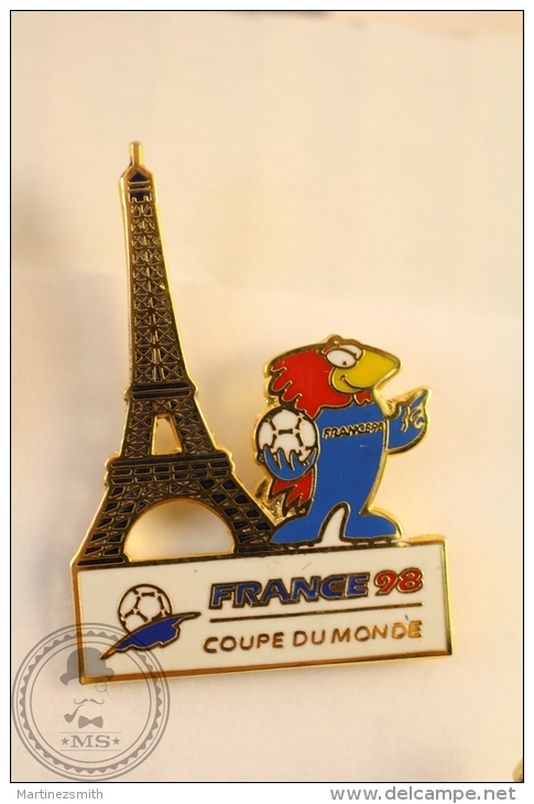 FIFA World CUP France 1998 Footix Mascot Near Eiffel Tower - Pin Badge - #PLS - Fútbol