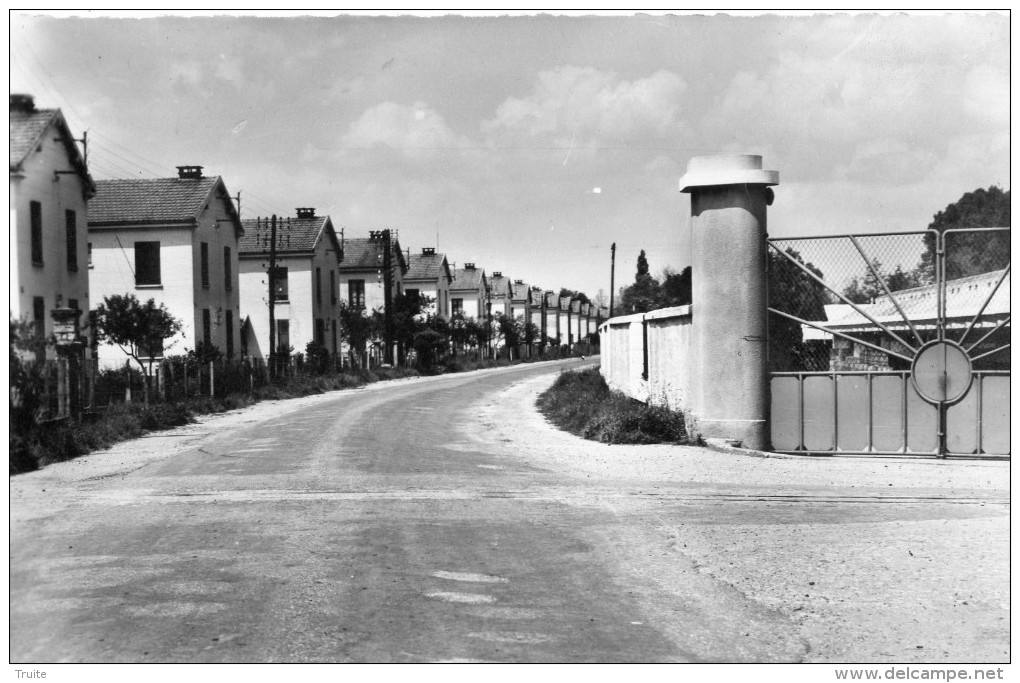 BAGNEAUX-SUR-LOING LES MAISONS MOULEES - Bagneaux Sur Loing