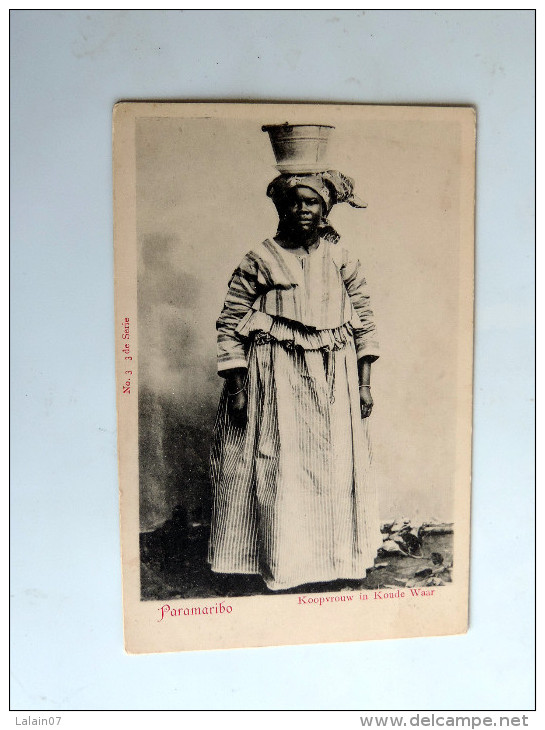 Carte Postale Ancienne : SURINAM , SURINAME : PARAMARIBO : Koopvrouw In Koude Waar - Suriname